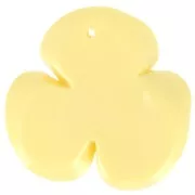 Pendentif fleur 3 pétales 42x43 mm en résine opaque - Vanille x1