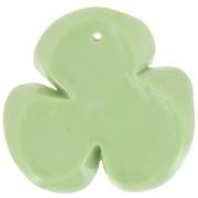 Pendentif fleur 3 pétales 42x43 mm en résine opaque - Vert amande x1