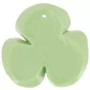 Pendentif fleur 3 pétales 42x43 mm en résine opaque - Vert amande x1