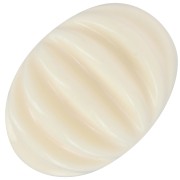 Cabochon ovale strié 18x13 mm en résine opaque - Ecru x1