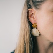 Pendentif coquillage en résine 34x36 mm - Beige marbré x1