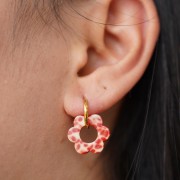 Pendentif fleur 18 mm en acétate - Tacheté Rouge - Crème x1