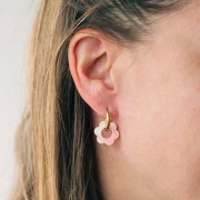 Pendentif fleur 18 mm en acétate - Tacheté Rose - Blanc nacré x1