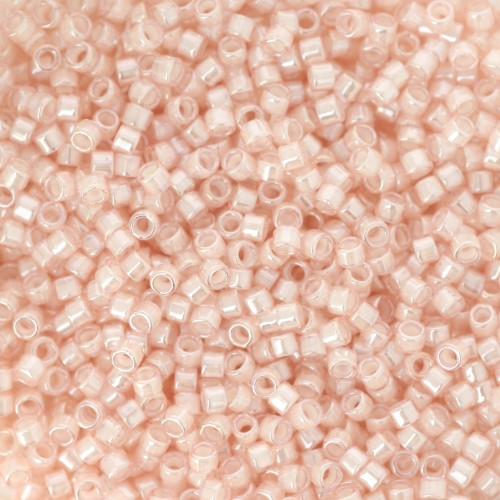 Toho Aiko 11/0 1.6 mm TA011033 - White Lined Luster Light Rosaline x4g