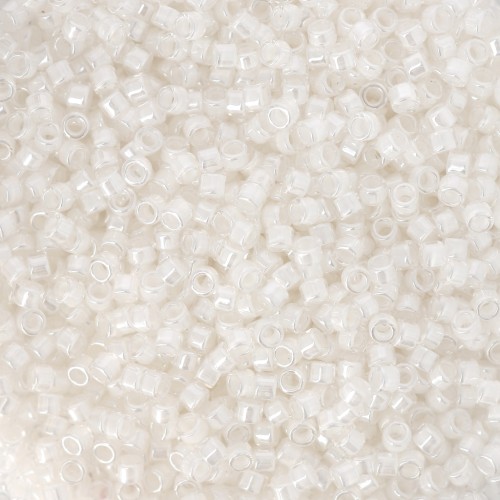 Toho Aiko 11/0 1.6 mm TA011030 - White Lined Crystal x4g