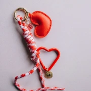 Fermoir mousqueton coeur 42x44 mm en aluminium - Rose clair x1