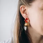 Clous d'oreilles fleur 22 mm avec résine époxy - Acier inox 304L Doré - Rouge x2