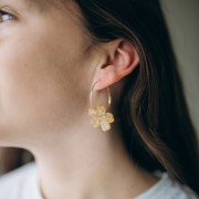 Pendentif fleur en acrylique 25 mm - Pailleté doré x1