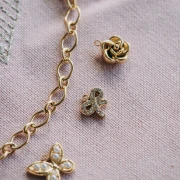 Mes bijoux DIY - Kit bijoux Collier charms Girly en Acier Inoxydable Doré