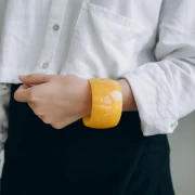 Bracelet jonc épais en résine opaque 68 mm - Marbré Bleu foncé - Blanc x1