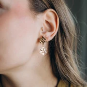 Breloque fleur martelée 16x14.5 mm - Doré à l'or fin x1