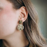 Clous d'oreilles carré martelé 14 mm - Doré à l'or fin x2