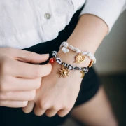 Bracelet en tissu fleurs noué avec 3 anneaux - Acier inox 304L Doré - Ivoire x18cm