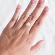 Opale d'Ethiopie ovale 10.1x8.1 mm - 2.10 cts