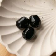 Perle baroque irrégulière en résine opaque 19x15 mm - Noir x1