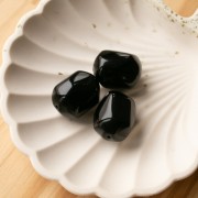 Perle baroque irrégulière en résine opaque 22x17 mm - Noir x1