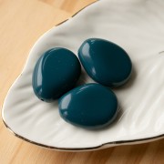 Perle plate irrégulière en résine opaque 25x20 mm - Bleu paon x1