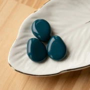 Perle plate irrégulière en résine opaque 22x17 mm - Bleu paon x1