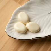 Perle plate irrégulière en résine opaque 22x17 mm - Ecru x1