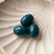 Perle olive 21x15 mm en résine opaque - Bleu paon x1