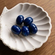 Perle olive 21x15 mm en résine opaque - Bleu marine marbré x1