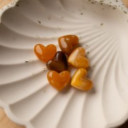 Perles coeur 13x15 mm en résine translucide - trou horizontal - Abricot marbré x6