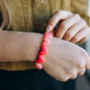 Perles coeur 13x15 mm en résine translucide - trou horizontal - Abricot marbré x6