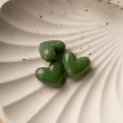 Perle coeur 15.5x18 mm en résine opaque - trou horizontal - Kaki marbré x1