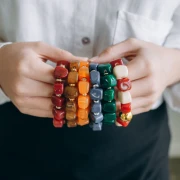 Perle cube irrégulier 15x13 mm en résine transparente - Bleu céladon x1