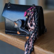 Pendentif chien teckel 14x8 cm pour bijou de sac - PU - Noir x1