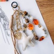 Pendentif étoile pour bijou de sac - 68 mm - PU - Beige x1