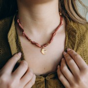 Collier tissu noué avec perles en acier inoxydable 304 Doré Marron clair x47cm