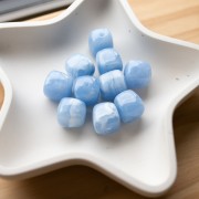 Perles cubes irréguliers 16x17 mm - Acrylique opaque - Marbré bleu ciel x10