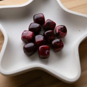 Perles cubes irréguliers 16x17 mm - Acrylique opaque - Marbré bordeaux x10