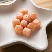 Perles cubes irréguliers 16x17 mm - Acrylique translucide - Marbré saumon x10