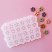 Moule en silicone Géa Creations pour réaliser des pendentifs fleur 15 mm et 17 mm