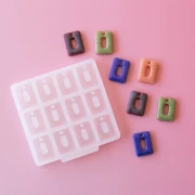 Moule en silicone Géa Creations pour réaliser des pendentifs rectangles 20x15 mm