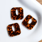 Pendentif carré évidé 21 mm en acétate - Terrazzo Marron - Noir x1