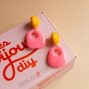 Mes bijoux DIY - Kit Boucles d'oreilles pendantes forme trapèze - Version Rose
