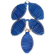 Pendentif - Pendentif feuille 68x40 mm en raphia et laiton - Bleu royal - Doré x1 Pendentif feuille 68x40 mm en raphia et laiton - Bleu royal - Doré x1