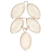 Pendentif feuille 68x40 mm en raphia et laiton - Ecru - Doré x1