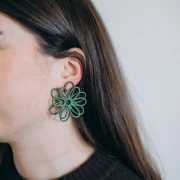 Boucles d'oreilles fleur en fil - volume 3D - 50x45 mm en raphia - Kaki x2