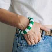 Bracelet jonc épais 66 mm en résine opaque - Blanc - Vert x1