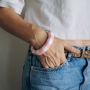 Bracelet jonc épais 66 mm en résine opaque - Blanc - Rose x1