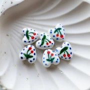 Perle coeur 15 mm en céramique - motif cerise - Blanc - Bleu x1