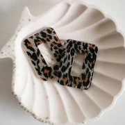 Pendentif rectangle évidé 40x30 mm en acrylique - Pailleté Léopard Noir - Orange