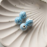 Perles rondes rayées en céramique 12 mm - Blanc - Bleu ciel x4