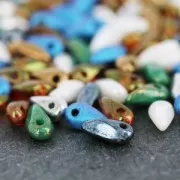 Mini Dagues en verre 6x2.5 mm - Metallic Suede Blue x5g