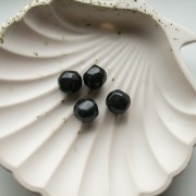 Perles rondes irrégulières facettées 10 mm résine opaque - Noir pailleté x6