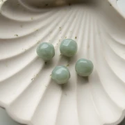 Perles rondes irrégulières facettée 12mm résine translucide - Vert sauge marbré x4